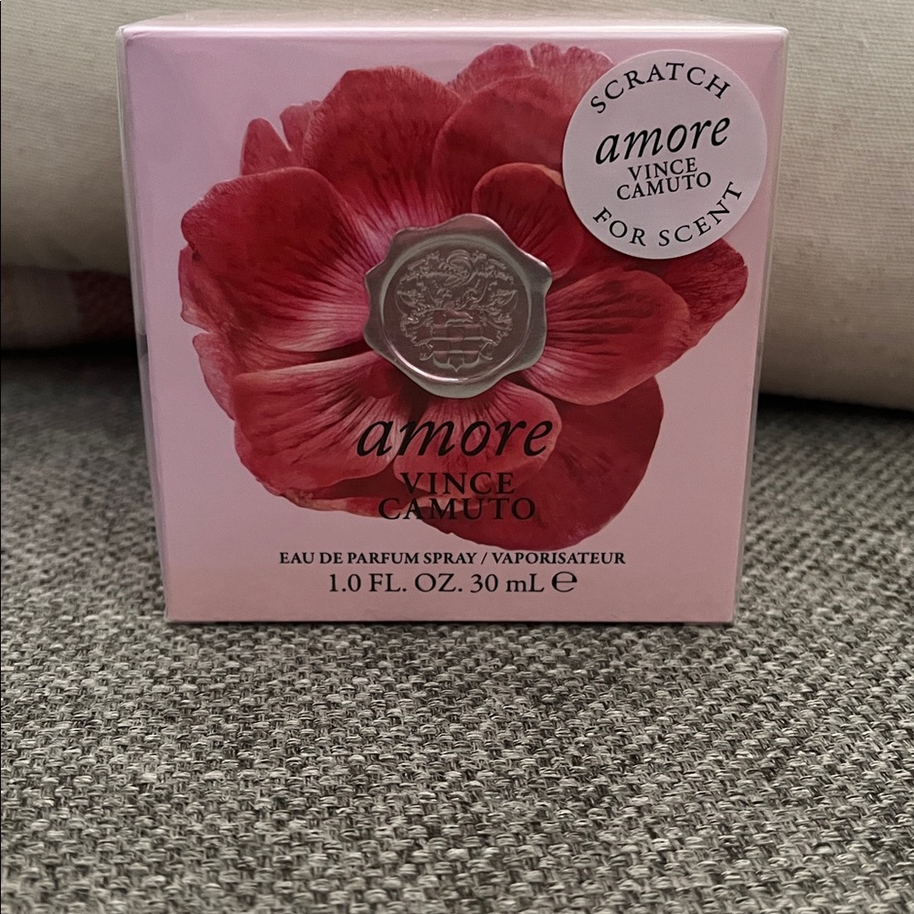 Vince Camuto Amore